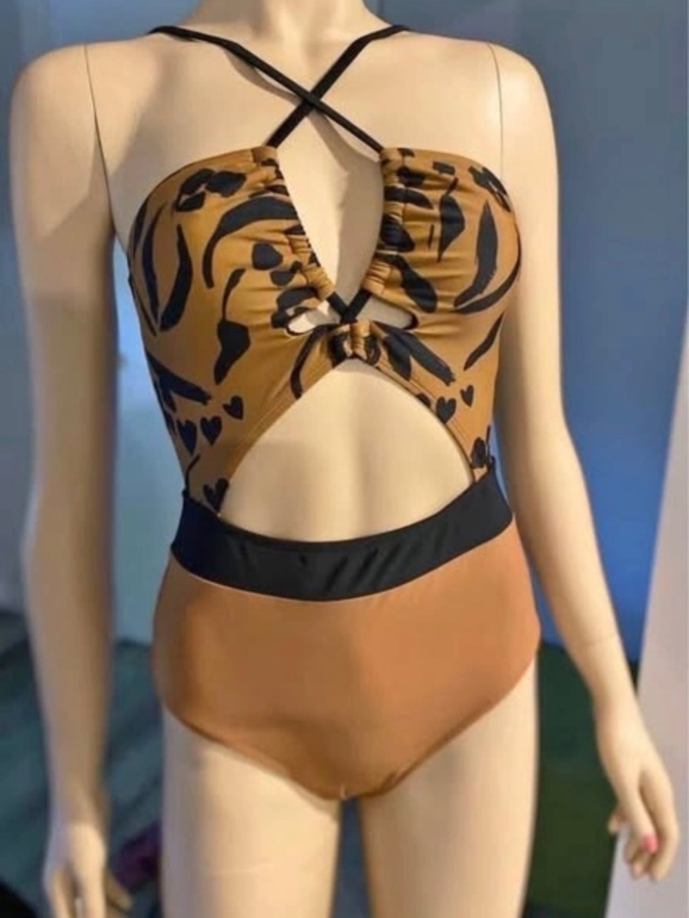 NWT: Cupshe Ladies One-Piece Swimsuit (Size XS)